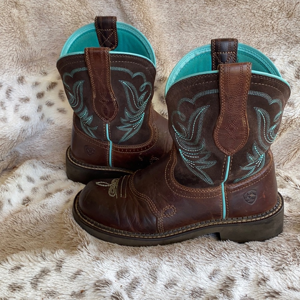 Women’s ariat 7.5 round toe boots